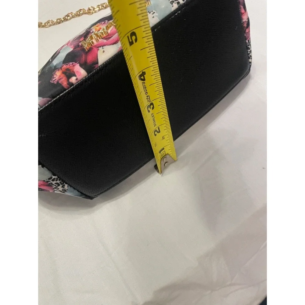 Betsey Johnson cross body floral print - Pretty Floral Print On Black
